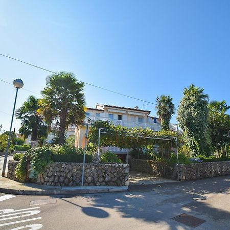 Apartment Toni Малинска Экстерьер фото