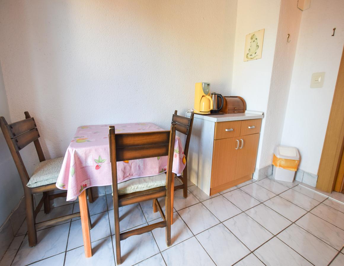 Apartment Toni Малинска Экстерьер фото