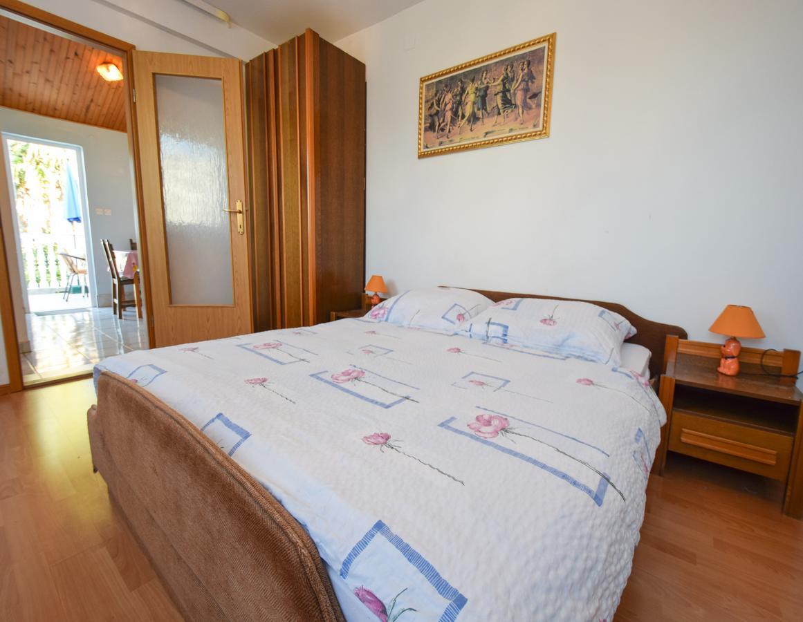 Apartment Toni Малинска Экстерьер фото